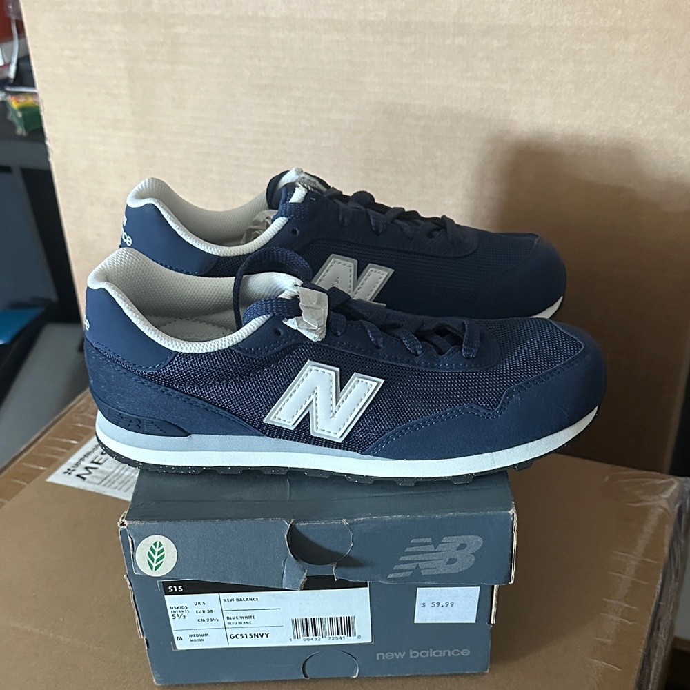 New Balance Men's Navy and White Classic Sneakers